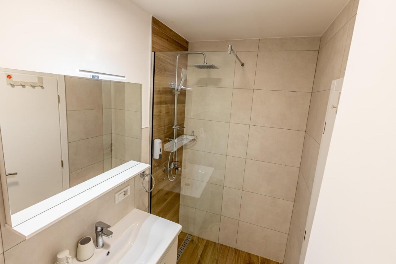 Self Check-In Apartment With Jacuzzi موستار المظهر الخارجي الصورة