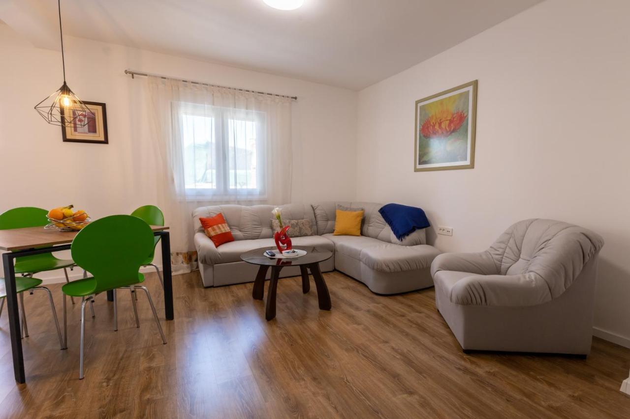 Self Check-In Apartment With Jacuzzi موستار المظهر الخارجي الصورة