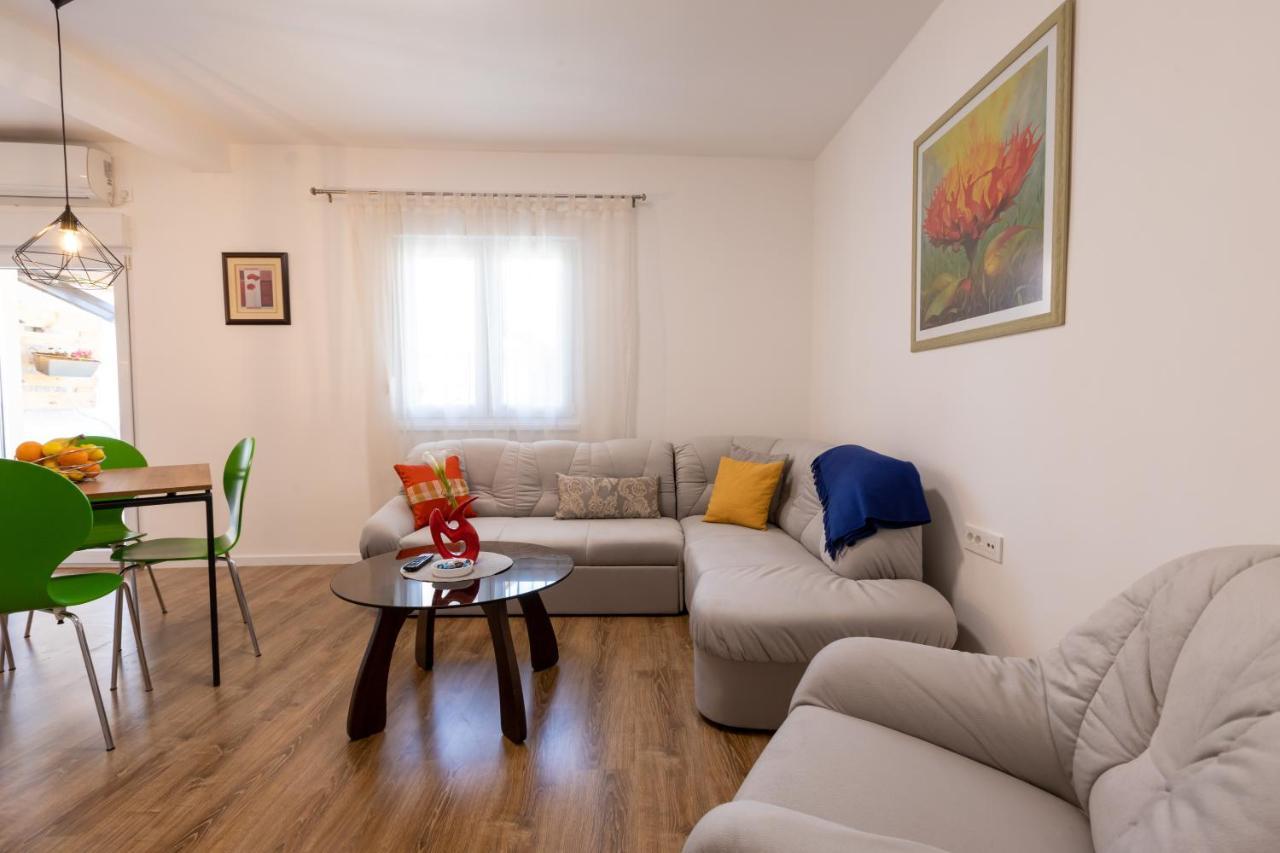 Self Check-In Apartment With Jacuzzi موستار المظهر الخارجي الصورة